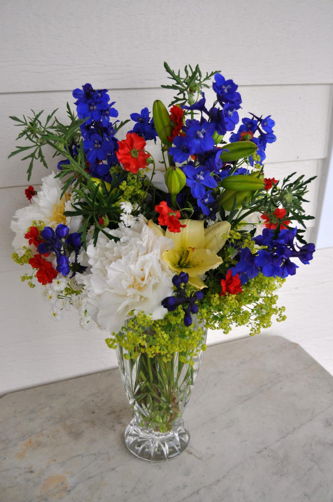 Primary-color flower arrangement