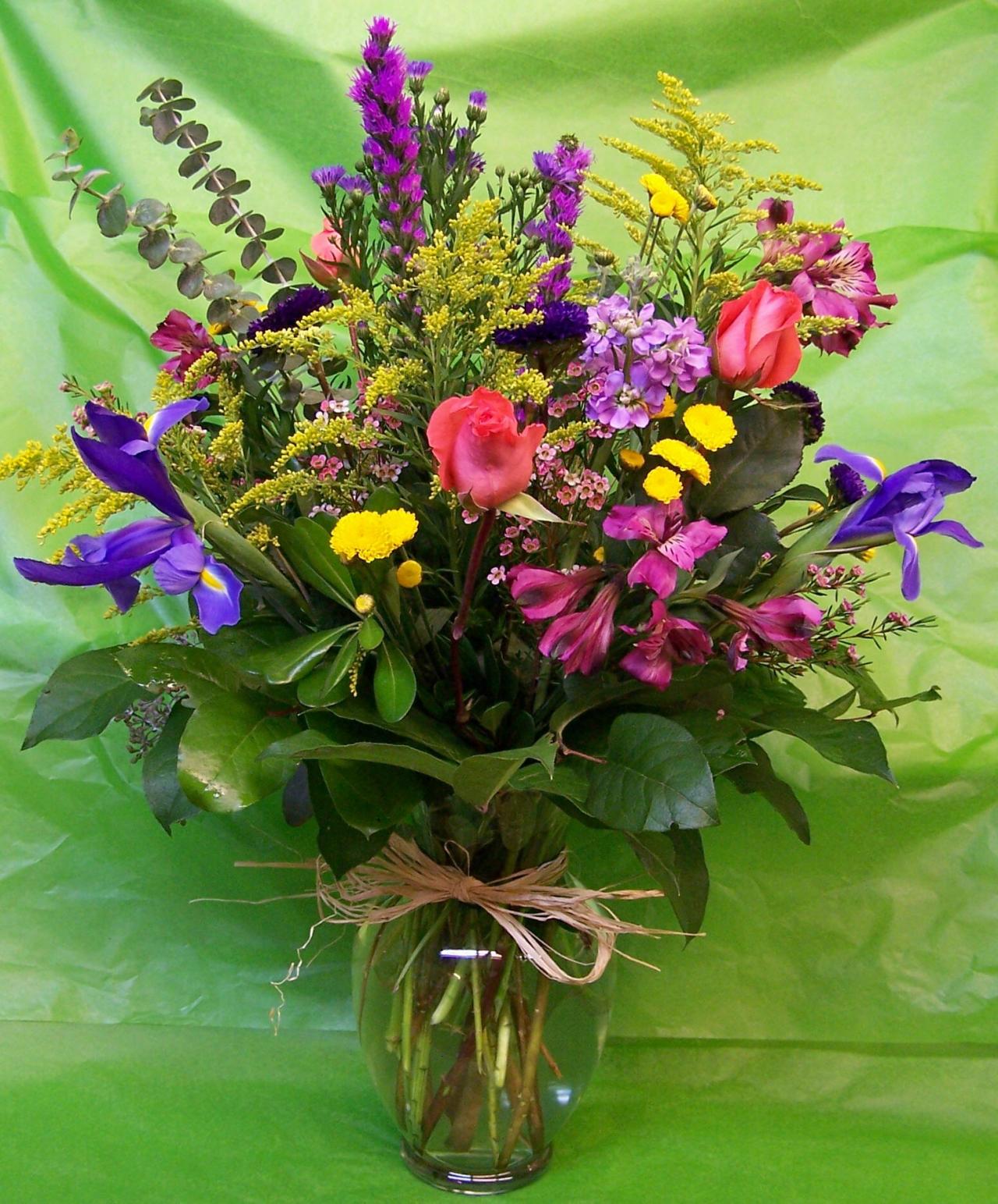 Textural wildflower arrangement